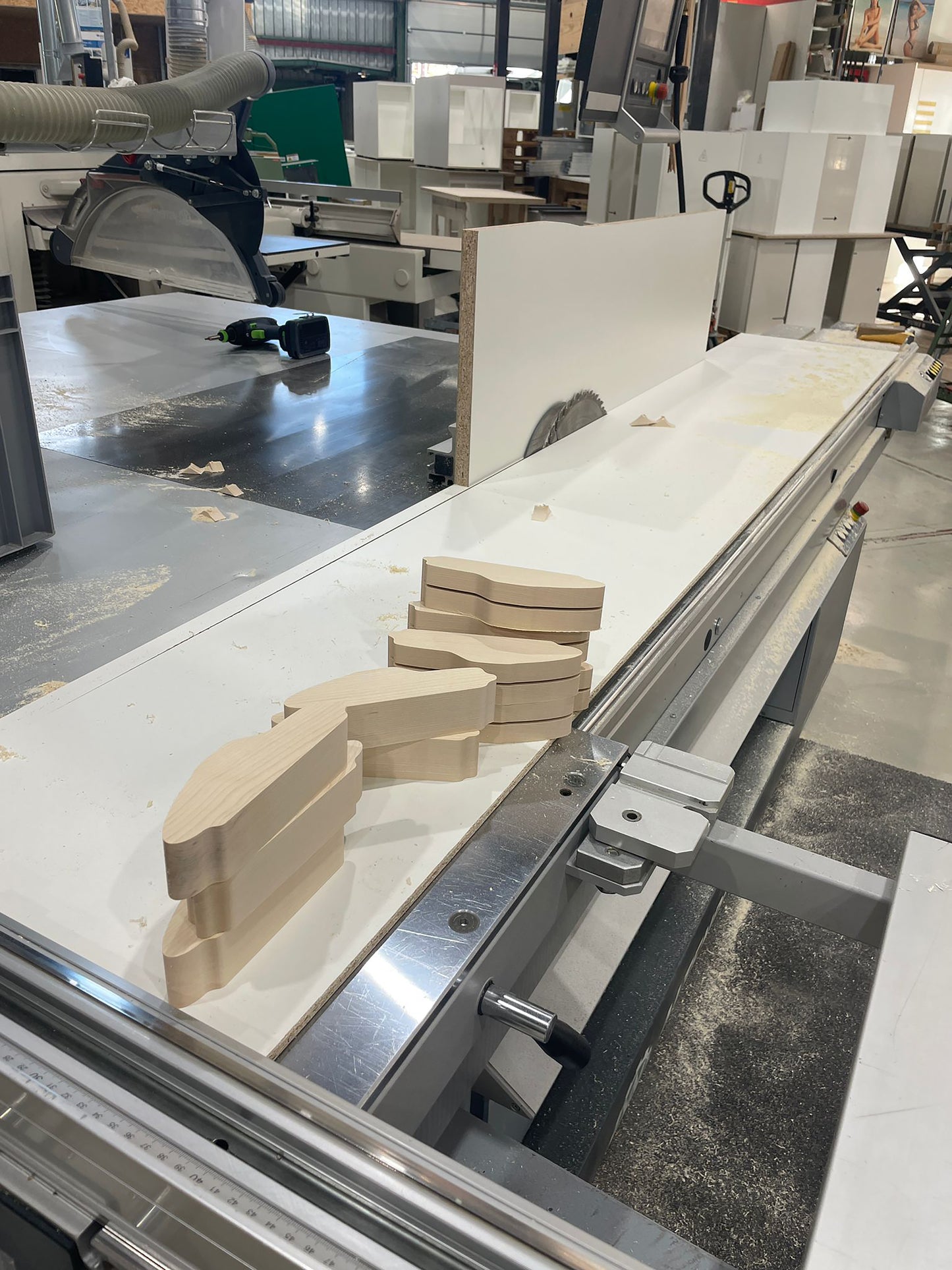 H3 "Der Sportwagen" Skulptur aus Ahornholz