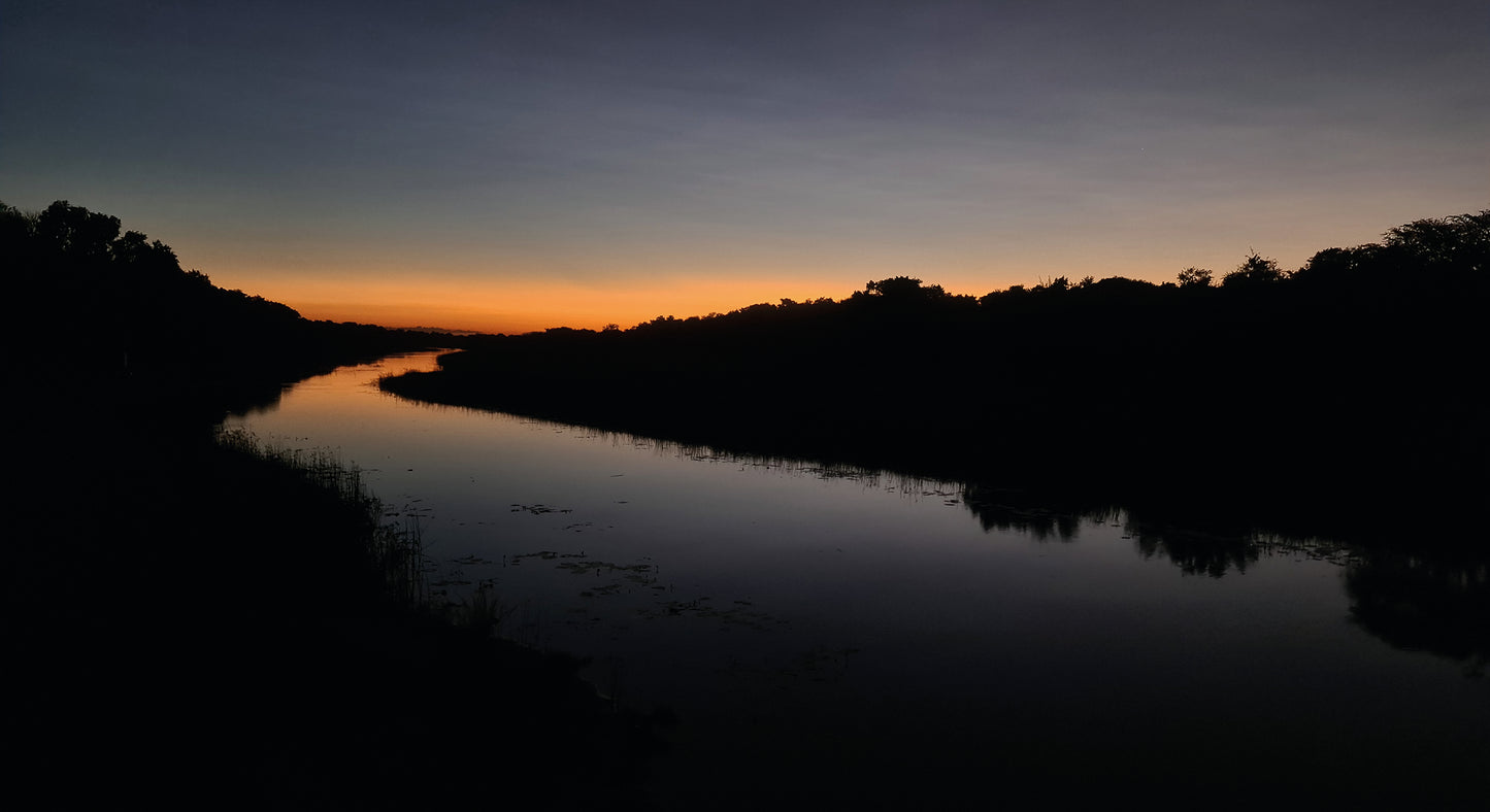 L1010 Sonnenuntergang über dem Thamalakane River, Maun, Botswana