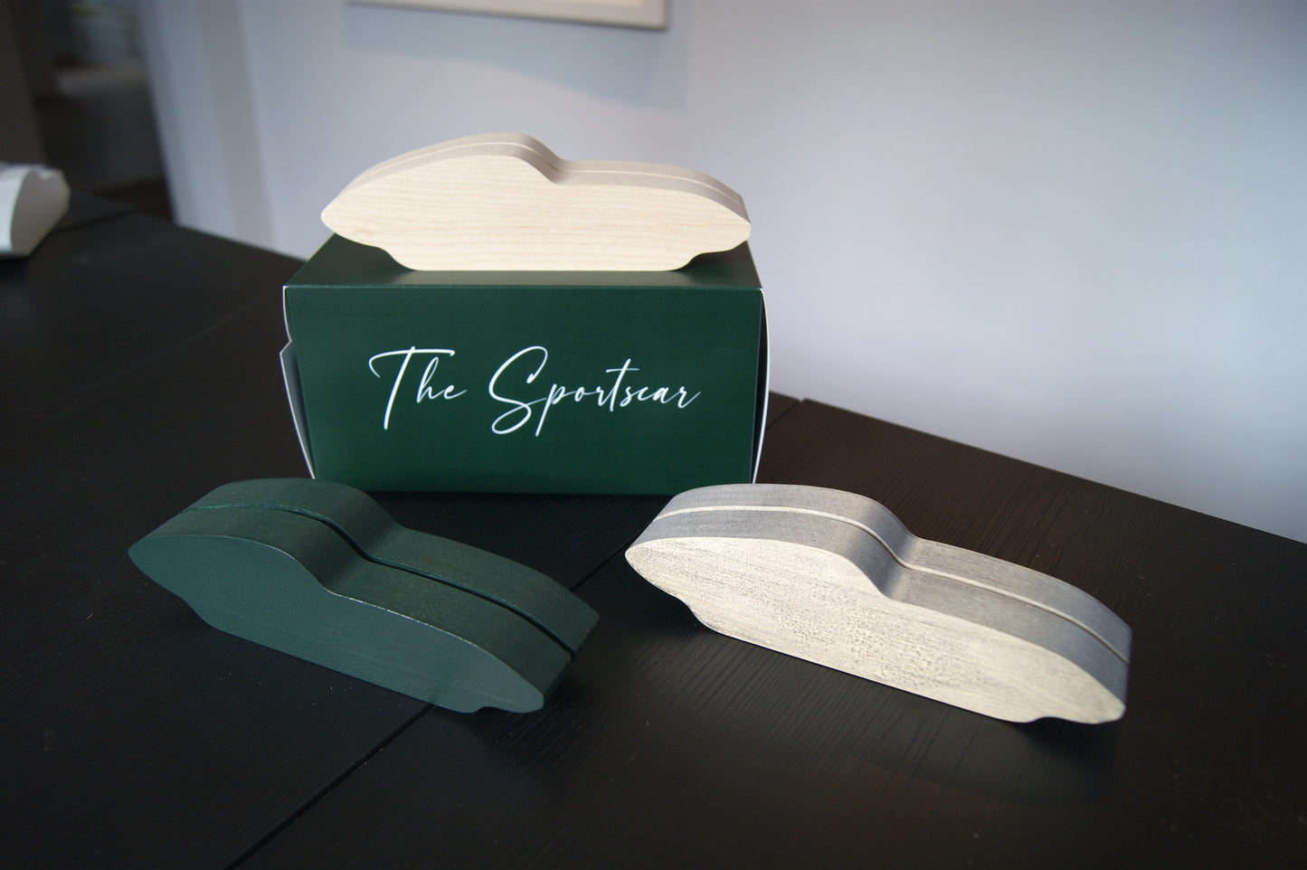 H2 'The Sportscar'  Skulptur von Uli Ehret / Dunkelgrün handlackiert