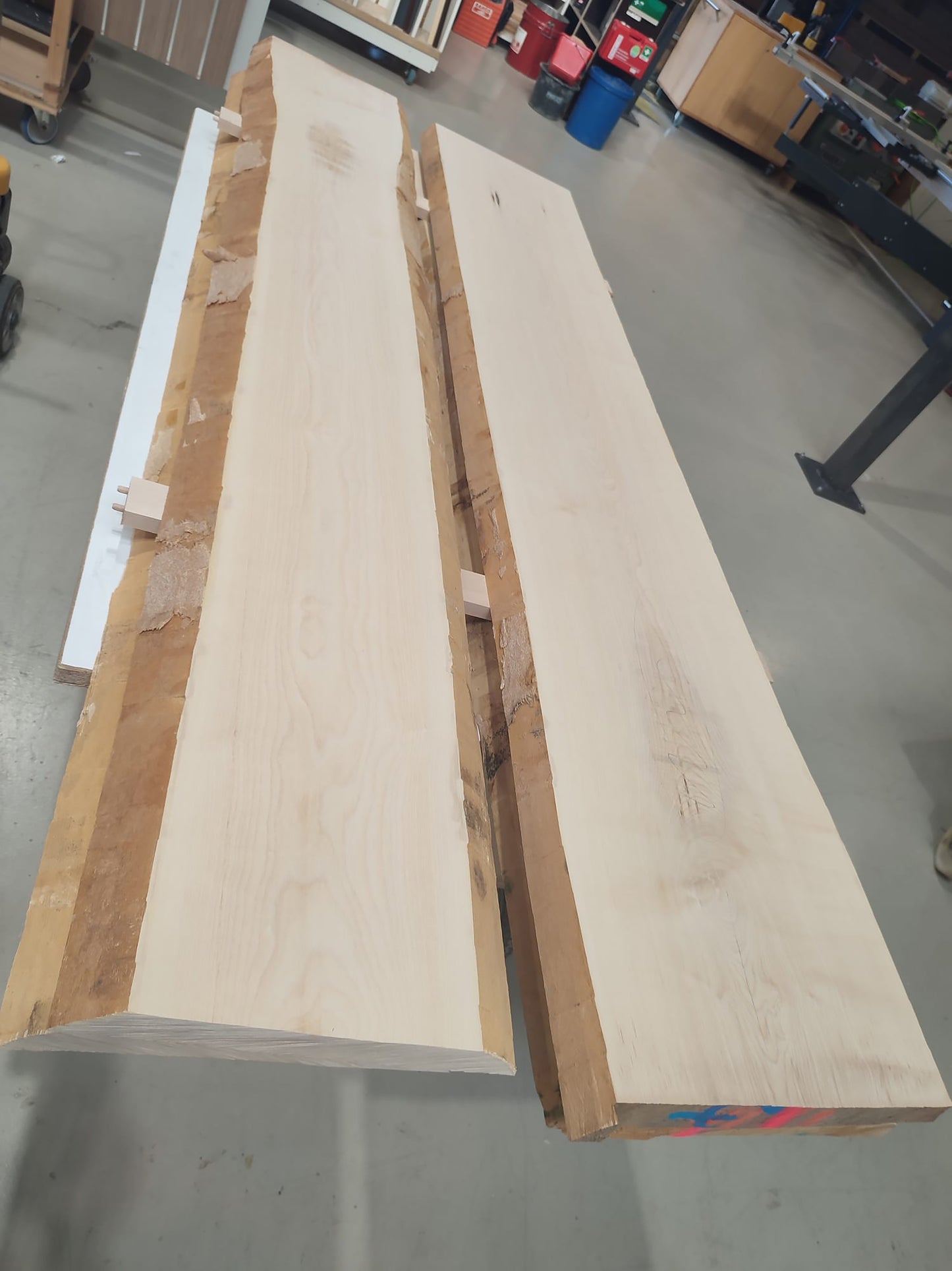 H1 'The Sportscar' Skulptur von Uli Ehret aus Ahornholz